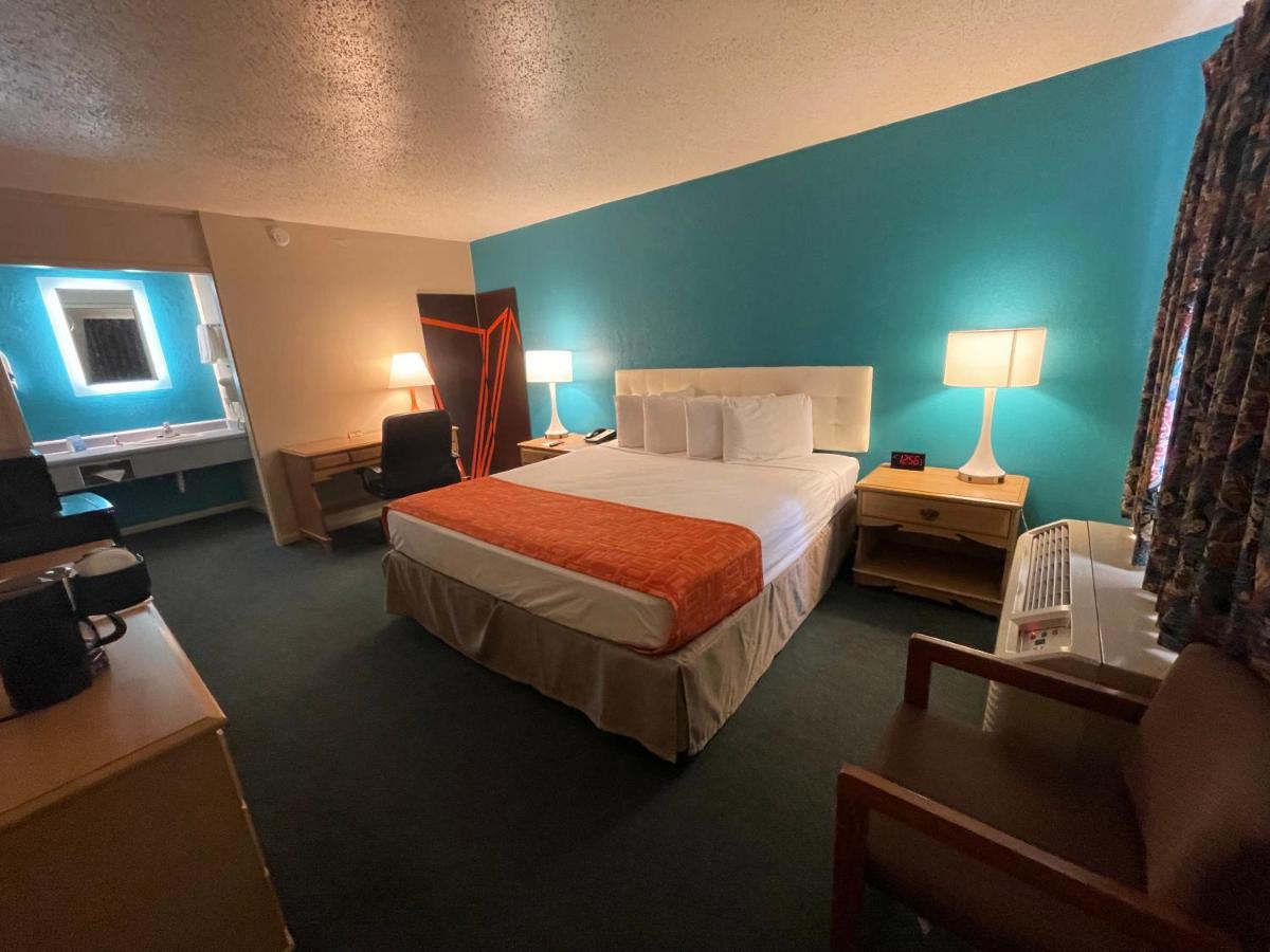ฮาวเวิร์ด จอห์นสัน บาย วินด์แฮม เบเคอร์สฟิลด์ Hotel เบเกอร์สฟีลด์ ภายนอก รูปภาพ